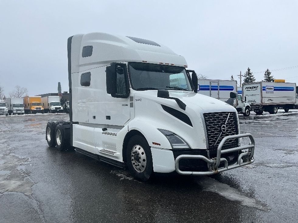 Sleeper Tractor-Heavy Duty Tractors-Volvo-2020-VNL64760-Ottawa-ON-879,189\n\t\tkm-$ 78,500 - Image 1