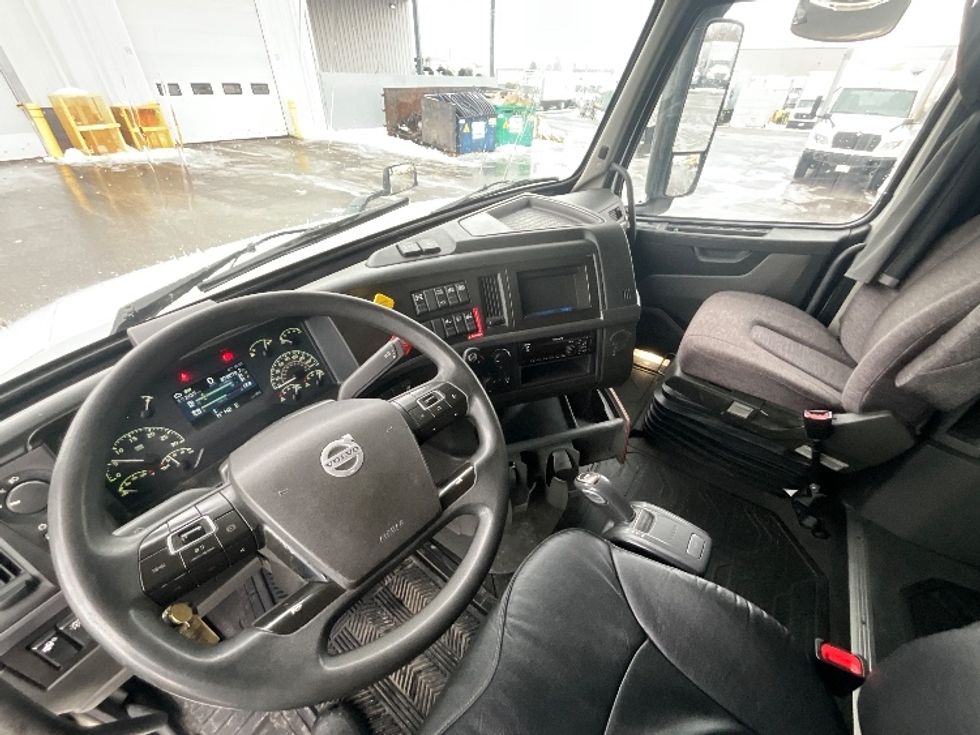 Sleeper Tractor-Heavy Duty Tractors-Volvo-2020-VNL64760-Ottawa-ON-879,189\n\t\tkm-$ 78,500 - Image 10