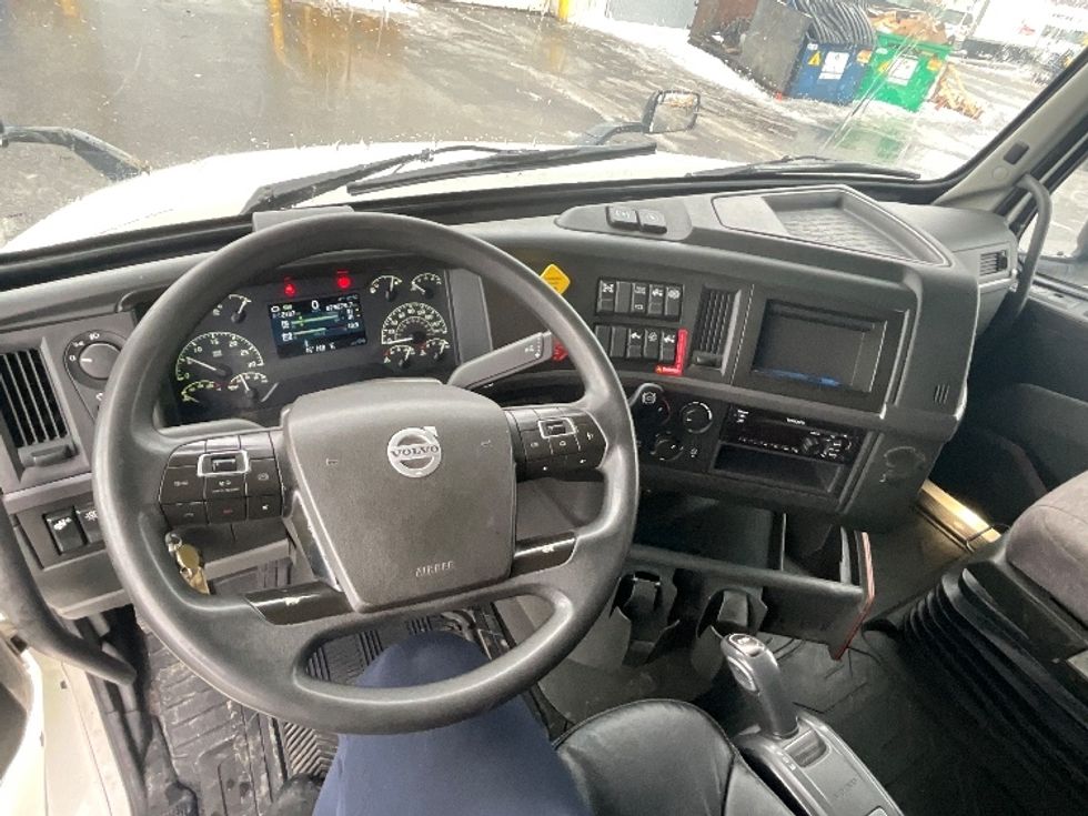 Sleeper Tractor-Heavy Duty Tractors-Volvo-2020-VNL64760-Ottawa-ON-879,189\n\t\tkm-$ 78,500 - Image 11