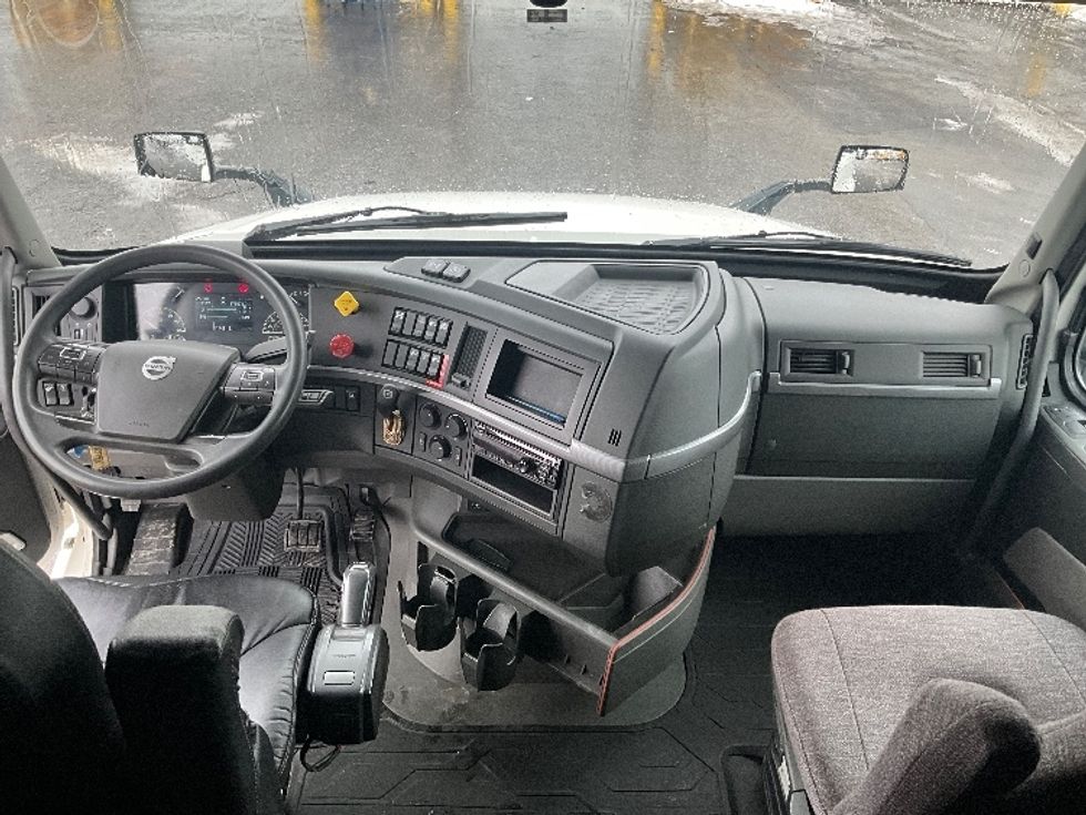 Sleeper Tractor-Heavy Duty Tractors-Volvo-2020-VNL64760-Ottawa-ON-879,189\n\t\tkm-$ 78,500 - Image 12