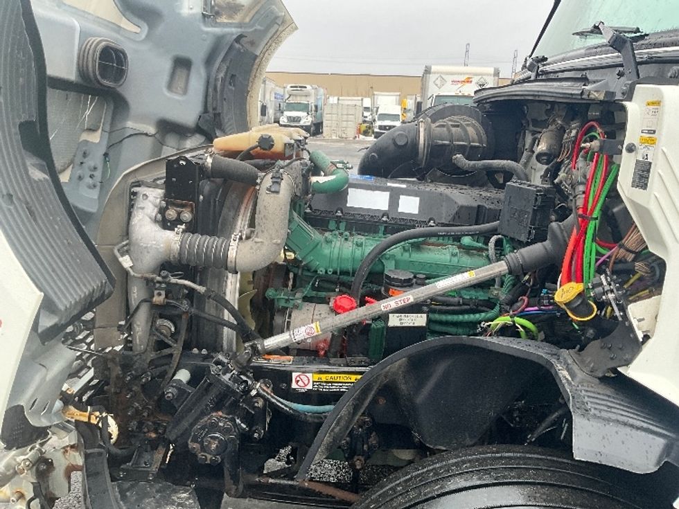 Sleeper Tractor-Heavy Duty Tractors-Volvo-2020-VNL64760-Ottawa-ON-879,189\n\t\tkm-$ 78,500 - Image 21