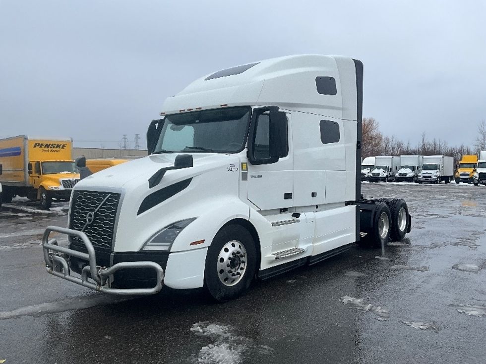 Sleeper Tractor-Heavy Duty Tractors-Volvo-2020-VNL64760-Ottawa-ON-879,189\n\t\tkm-$ 78,500 - Image 3
