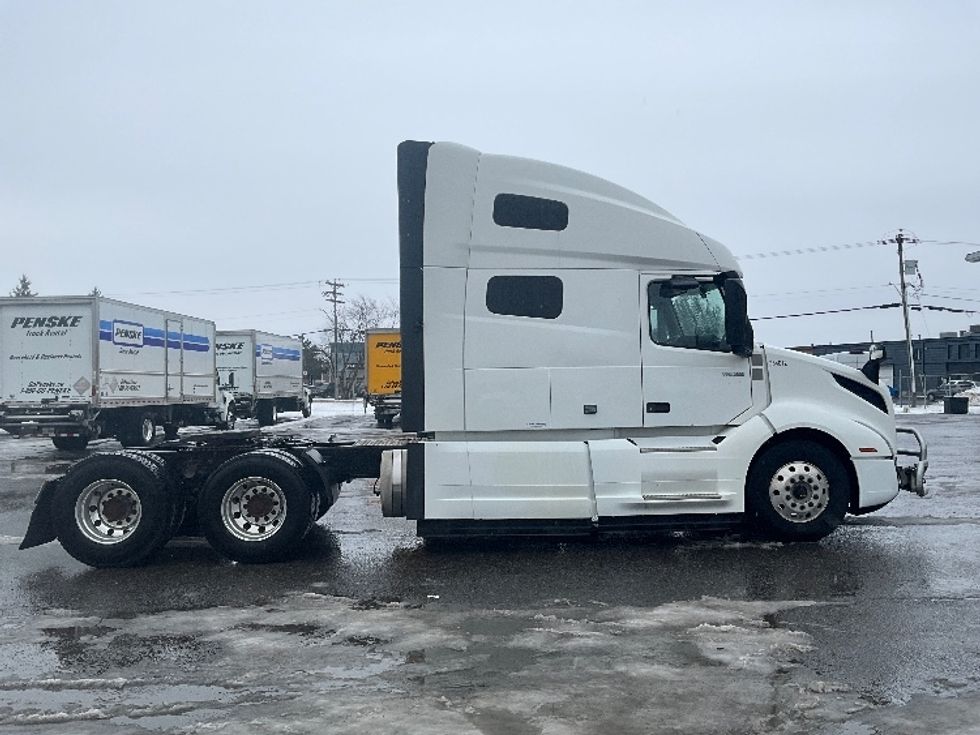 Sleeper Tractor-Heavy Duty Tractors-Volvo-2020-VNL64760-Ottawa-ON-879,189\n\t\tkm-$ 78,500 - Image 8