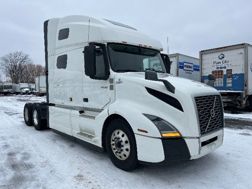 Sleeper Tractor-Heavy Duty Tractors-Volvo-2020-VNL64760-Ottawa-ON-895,494\n\t\tkm-$ 77,500 - Image 1