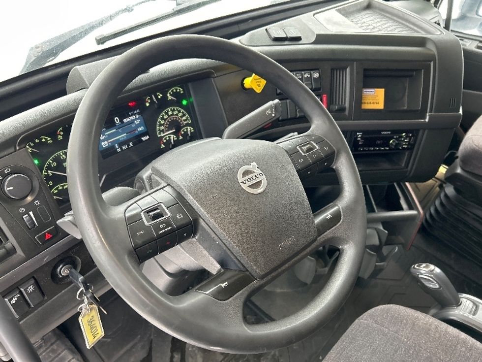 Sleeper Tractor-Heavy Duty Tractors-Volvo-2020-VNL64760-Ottawa-ON-895,494\n\t\tkm-$ 77,500 - Image 10