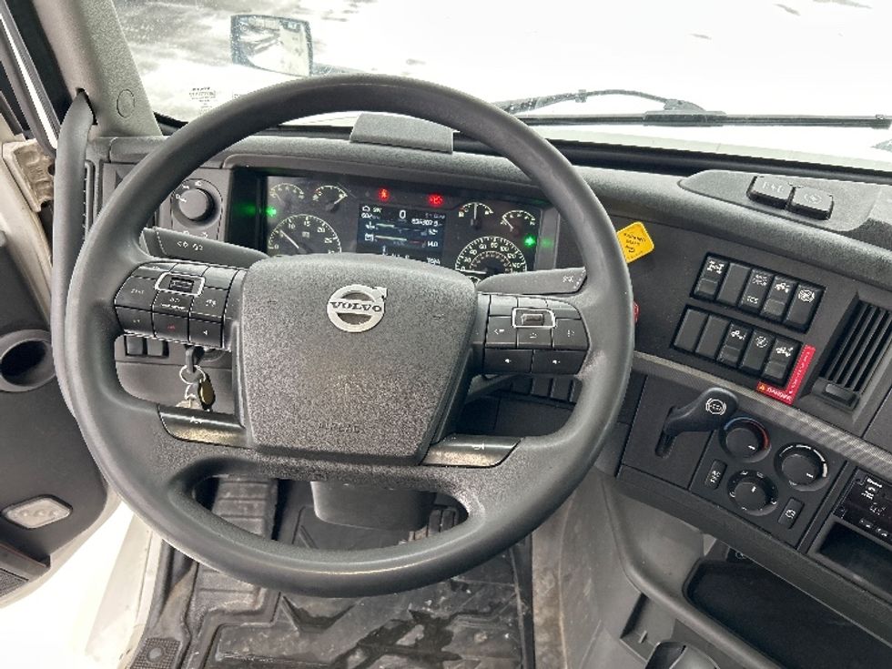 Sleeper Tractor-Heavy Duty Tractors-Volvo-2020-VNL64760-Ottawa-ON-895,494\n\t\tkm-$ 77,500 - Image 11