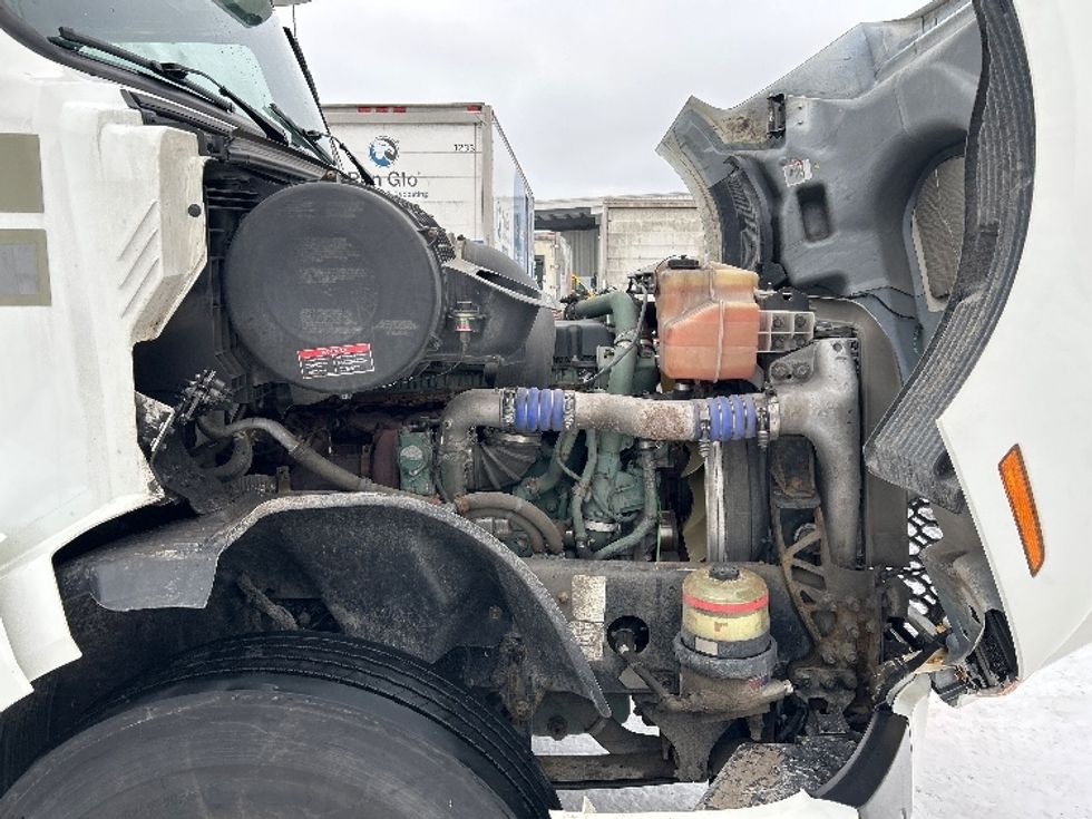 Sleeper Tractor-Heavy Duty Tractors-Volvo-2020-VNL64760-Ottawa-ON-895,494\n\t\tkm-$ 77,500 - Image 20