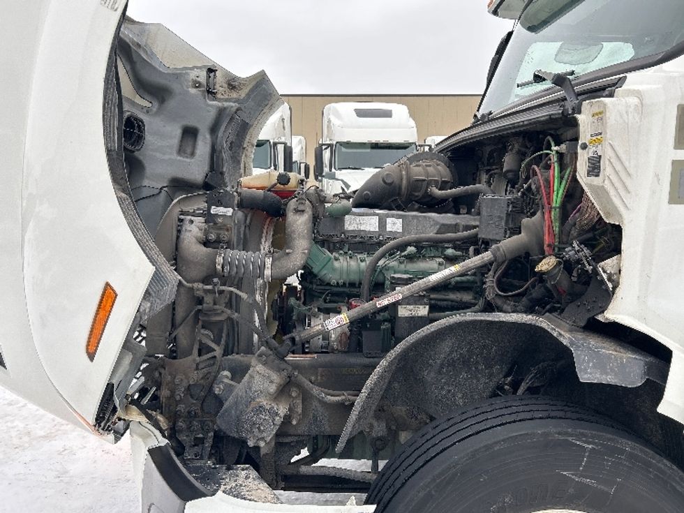 Sleeper Tractor-Heavy Duty Tractors-Volvo-2020-VNL64760-Ottawa-ON-895,494\n\t\tkm-$ 77,500 - Image 21