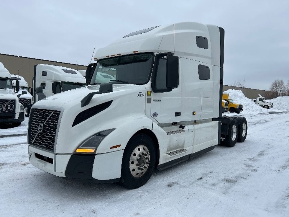 Sleeper Tractor-Heavy Duty Tractors-Volvo-2020-VNL64760-Ottawa-ON-895,494\n\t\tkm-$ 77,500 - Image 3