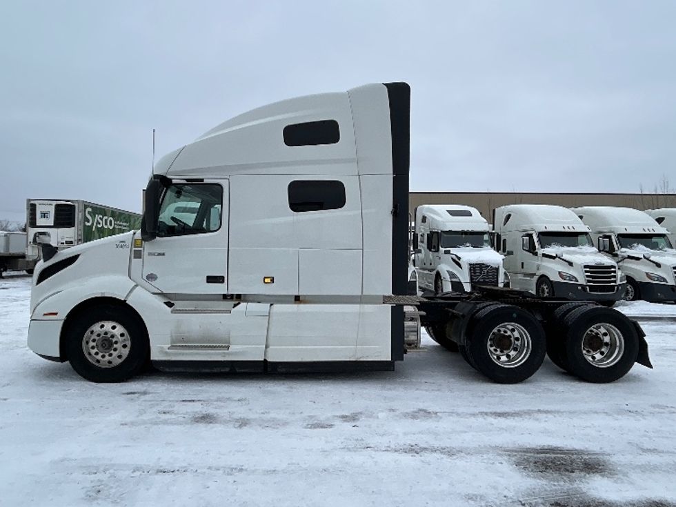 Sleeper Tractor-Heavy Duty Tractors-Volvo-2020-VNL64760-Ottawa-ON-895,494\n\t\tkm-$ 77,500 - Image 4