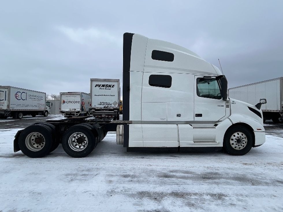 Sleeper Tractor-Heavy Duty Tractors-Volvo-2020-VNL64760-Ottawa-ON-895,494\n\t\tkm-$ 77,500 - Image 8
