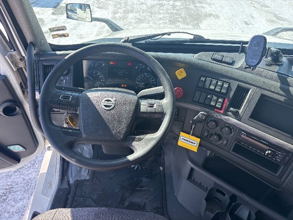 Sleeper Tractor-Heavy Duty Tractors-Volvo-2020-VNL64760-Ottawa-ON-910,328\n\t\tkm-$ 76,750 - Image 11