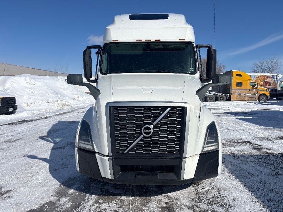 Sleeper Tractor-Heavy Duty Tractors-Volvo-2020-VNL64760-Ottawa-ON-910,328\n\t\tkm-$ 76,750 - Image 2