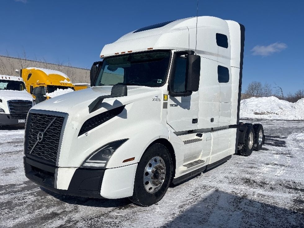Sleeper Tractor-Heavy Duty Tractors-Volvo-2020-VNL64760-Ottawa-ON-910,328\n\t\tkm-$ 76,750 - Image 3