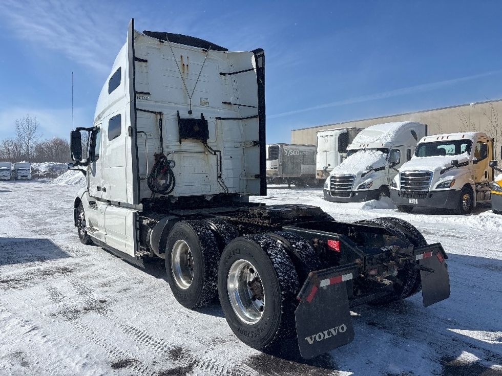 Sleeper Tractor-Heavy Duty Tractors-Volvo-2020-VNL64760-Ottawa-ON-910,328\n\t\tkm-$ 76,750 - Image 5