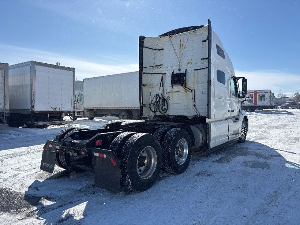 Sleeper Tractor-Heavy Duty Tractors-Volvo-2020-VNL64760-Ottawa-ON-910,328\n\t\tkm-$ 76,750 - Image 7