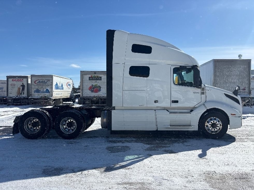 Sleeper Tractor-Heavy Duty Tractors-Volvo-2020-VNL64760-Ottawa-ON-910,328\n\t\tkm-$ 76,750 - Image 8