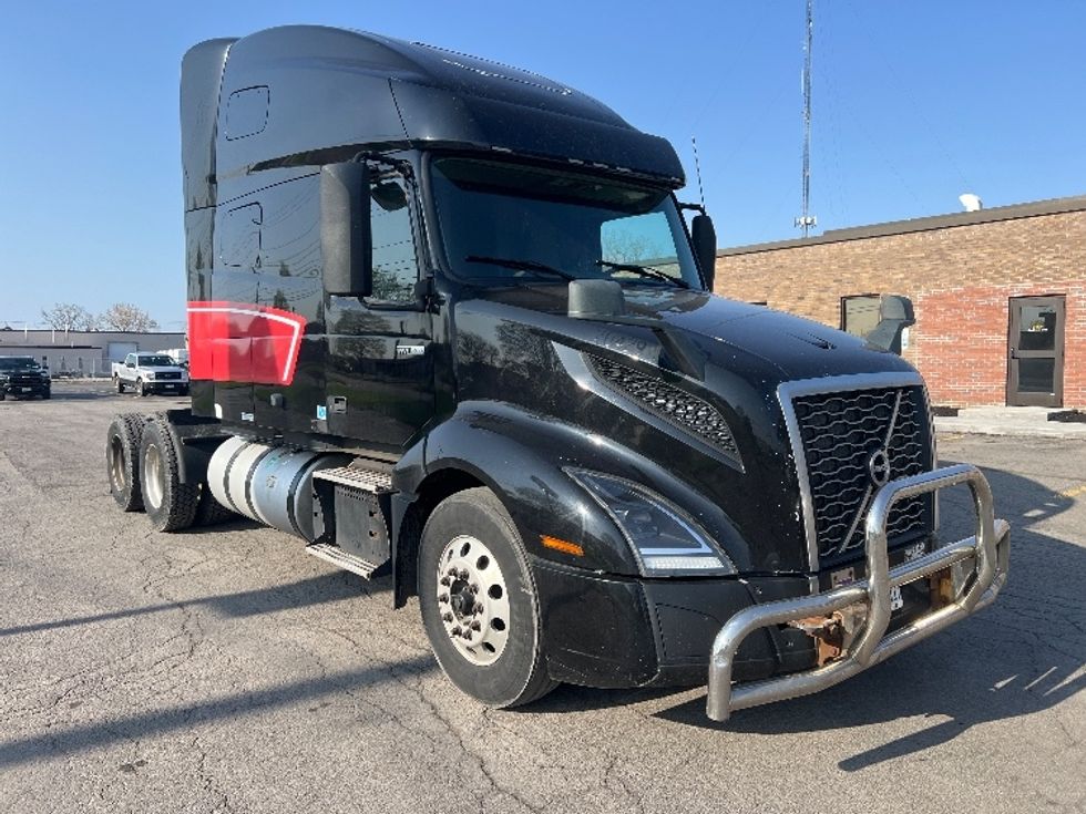 Sleeper Tractor-Heavy Duty Tractors-Volvo-2020-VNL64760-Rochester-NY-387,919\n\t\tmiles-$ 69,000 - Image 1