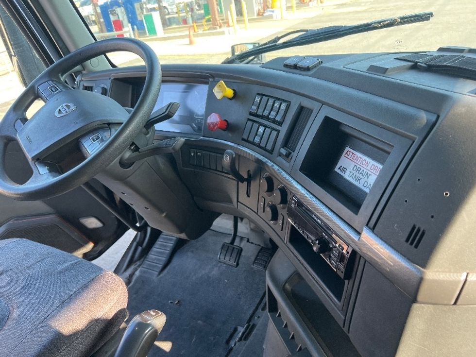 Sleeper Tractor-Heavy Duty Tractors-Volvo-2020-VNL64760-Rochester-NY-387,919\n\t\tmiles-$ 69,000 - Image 14