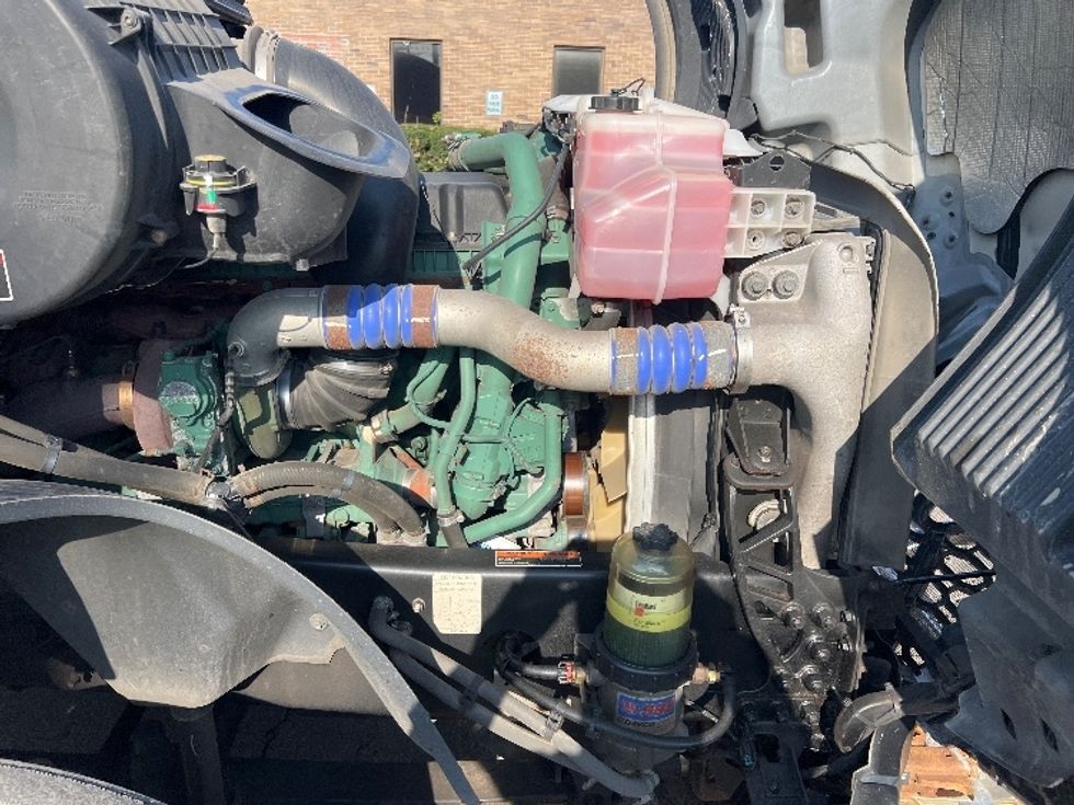 Sleeper Tractor-Heavy Duty Tractors-Volvo-2020-VNL64760-Rochester-NY-387,919\n\t\tmiles-$ 69,000 - Image 15