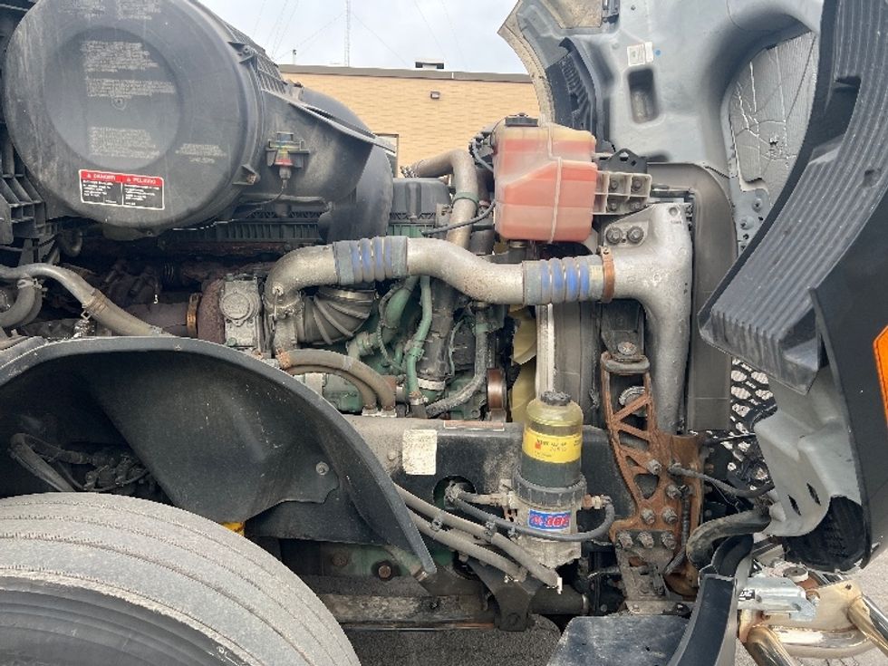 Sleeper Tractor-Heavy Duty Tractors-Volvo-2020-VNL64760-Rochester-NY-427,115\n\t\tmiles-$ 66,750 - Image 15