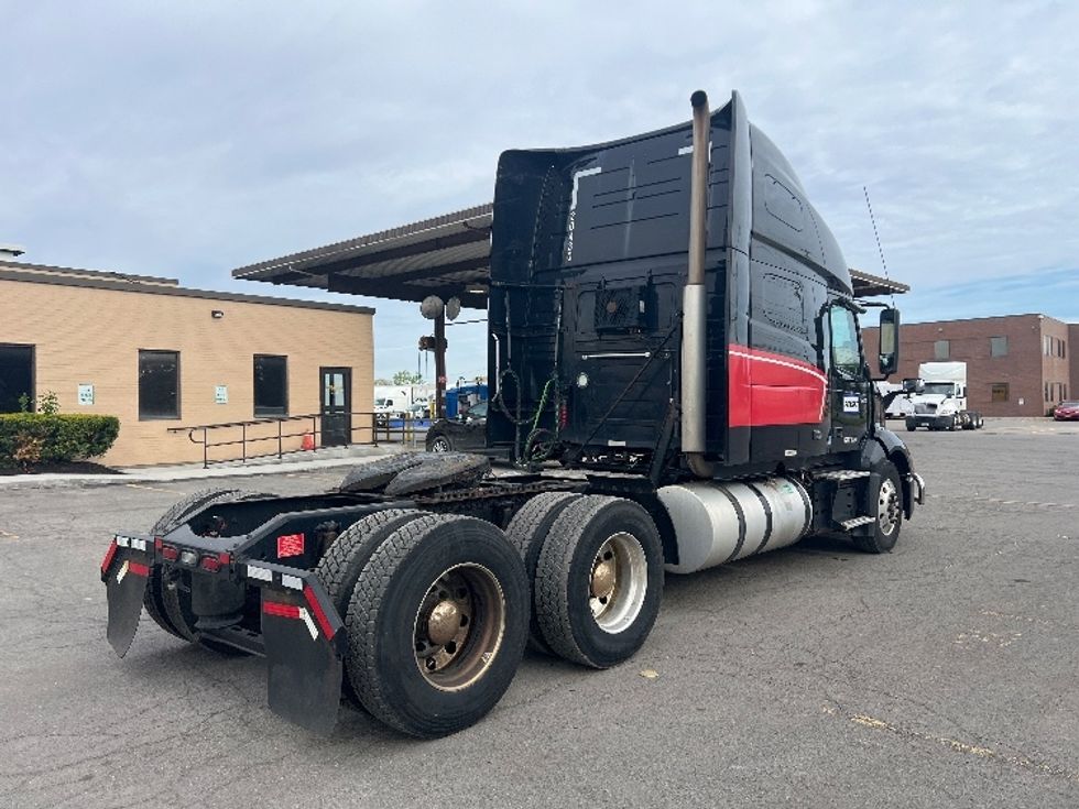 Sleeper Tractor-Heavy Duty Tractors-Volvo-2020-VNL64760-Rochester-NY-427,115\n\t\tmiles-$ 66,750 - Image 7