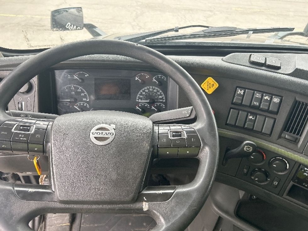 Sleeper Tractor-Heavy Duty Tractors-Volvo-2020-VNL64760-Rochester-NY-456,154\n\t\tmiles-$ 57,000 - Image 11
