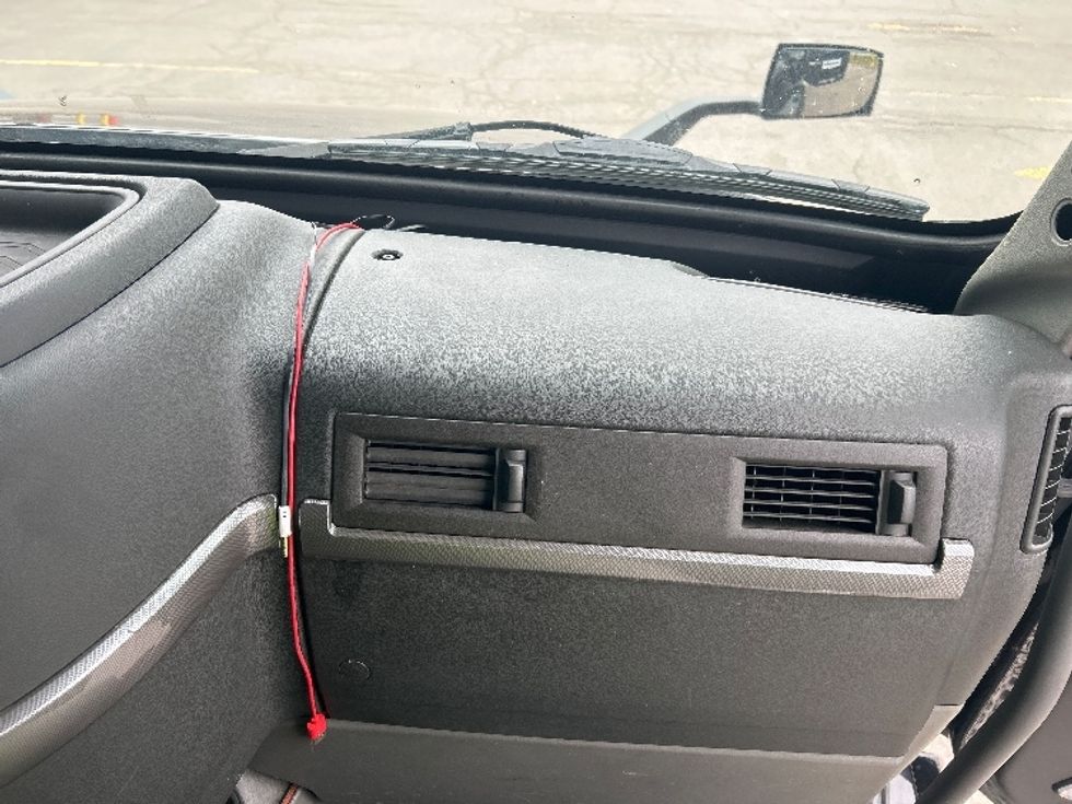 Sleeper Tractor-Heavy Duty Tractors-Volvo-2020-VNL64760-Rochester-NY-456,154\n\t\tmiles-$ 57,000 - Image 13