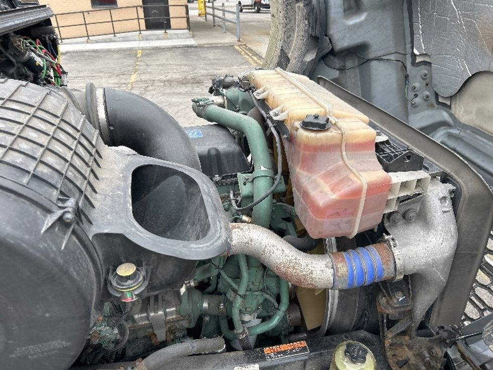 Sleeper Tractor-Heavy Duty Tractors-Volvo-2020-VNL64760-Rochester-NY-456,154\n\t\tmiles-$ 57,000 - Image 15