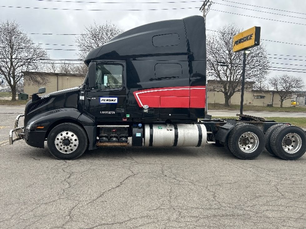 Sleeper Tractor-Heavy Duty Tractors-Volvo-2020-VNL64760-Rochester-NY-456,154\n\t\tmiles-$ 57,000 - Image 4
