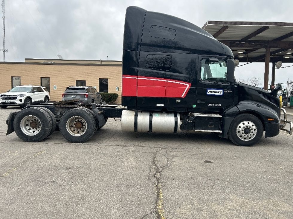 Sleeper Tractor-Heavy Duty Tractors-Volvo-2020-VNL64760-Rochester-NY-456,154\n\t\tmiles-$ 57,000 - Image 8