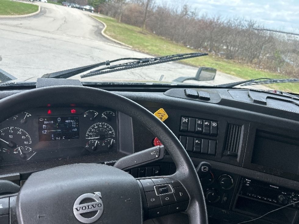 Sleeper Tractor-Heavy Duty Tractors-Volvo-2020-VNL64760-Rochester-NY-468,412\n\t\tmiles-$ 63,500 - Image 10