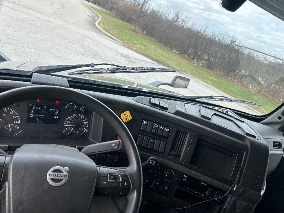 Sleeper Tractor-Heavy Duty Tractors-Volvo-2020-VNL64760-Rochester-NY-468,412\n\t\tmiles-$ 63,500 - Image 11