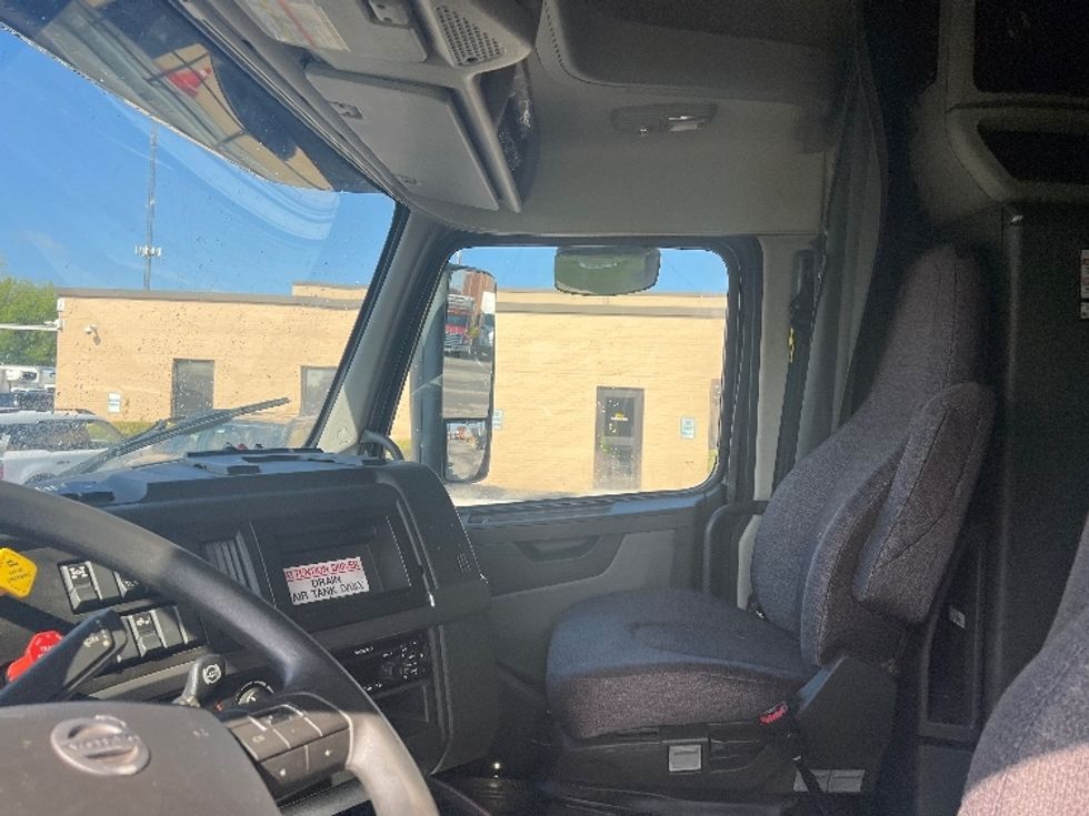 Sleeper Tractor-Heavy Duty Tractors-Volvo-2020-VNL64760-Rochester-NY-476,758\n\t\tmiles-$ 63,500 - Image 10