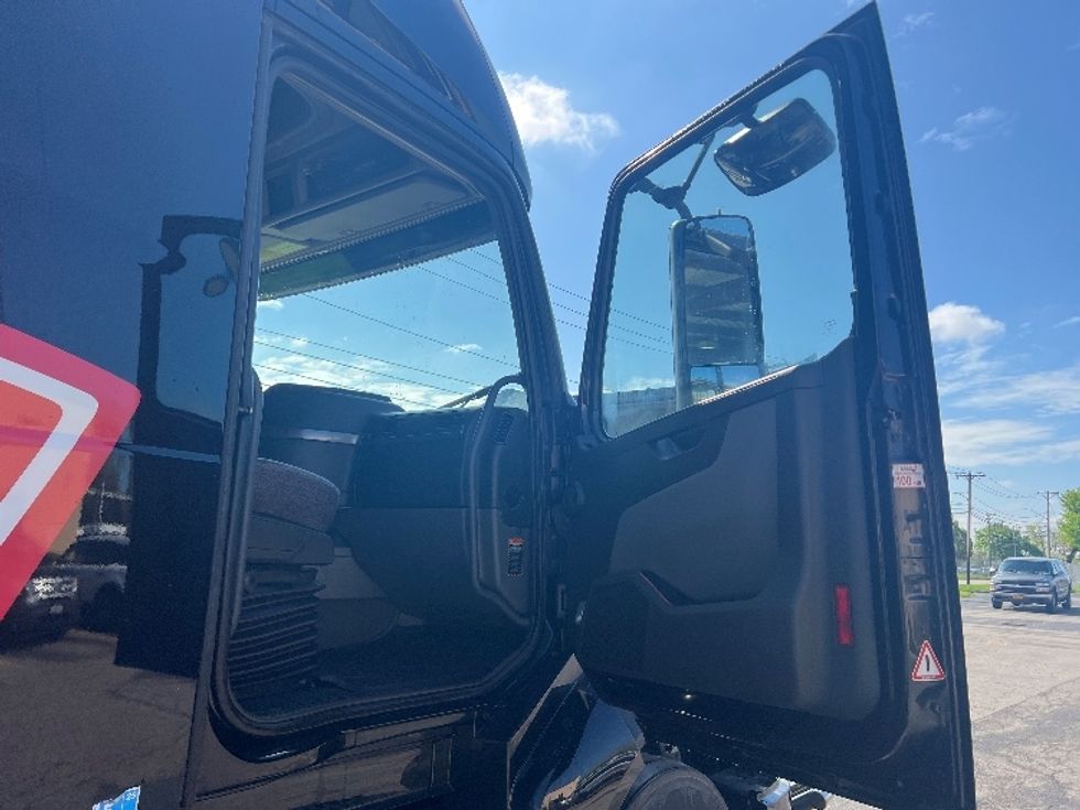 Sleeper Tractor-Heavy Duty Tractors-Volvo-2020-VNL64760-Rochester-NY-476,758\n\t\tmiles-$ 63,500 - Image 12