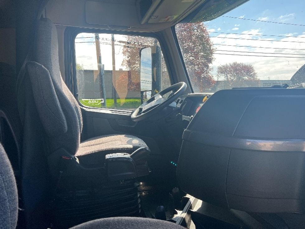 Sleeper Tractor-Heavy Duty Tractors-Volvo-2020-VNL64760-Rochester-NY-476,758\n\t\tmiles-$ 63,500 - Image 14