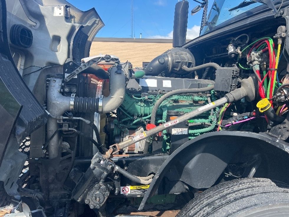 Sleeper Tractor-Heavy Duty Tractors-Volvo-2020-VNL64760-Rochester-NY-476,758\n\t\tmiles-$ 63,500 - Image 16