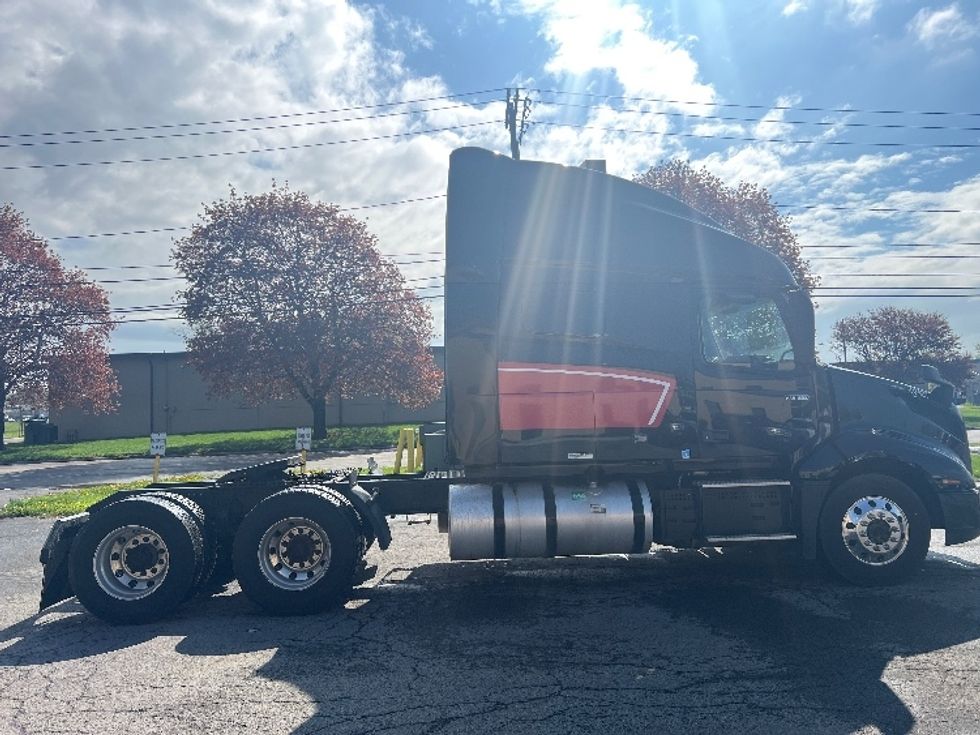 Sleeper Tractor-Heavy Duty Tractors-Volvo-2020-VNL64760-Rochester-NY-476,758\n\t\tmiles-$ 63,500 - Image 8