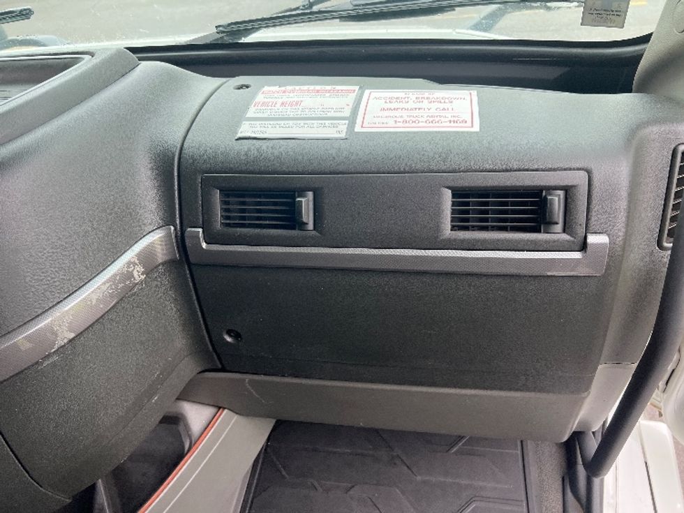 Sleeper Tractor-Heavy Duty Tractors-Volvo-2020-VNL64760-Rochester-NY-548,705\n\t\tmiles-$ 59,250 - Image 14