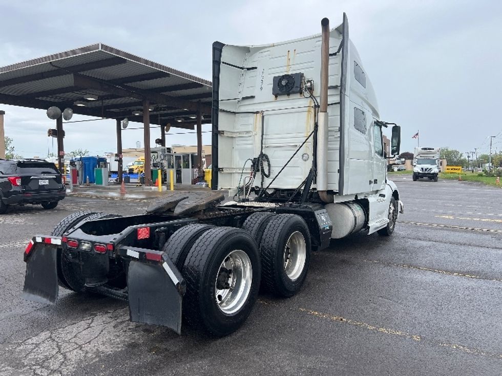 Sleeper Tractor-Heavy Duty Tractors-Volvo-2020-VNL64760-Rochester-NY-548,705\n\t\tmiles-$ 59,250 - Image 7