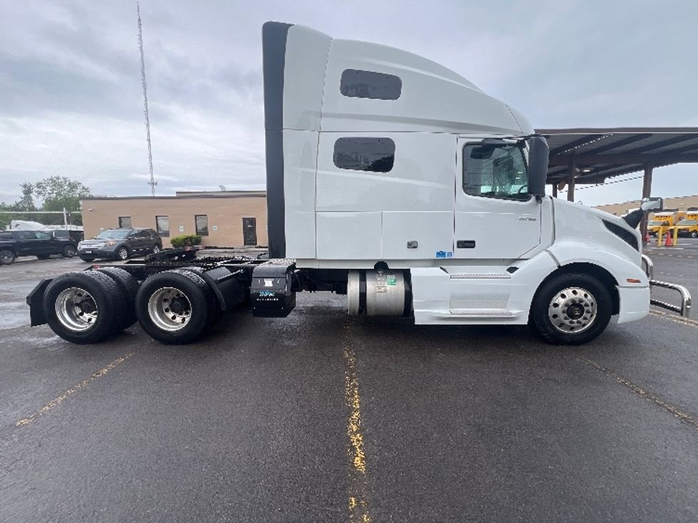 Sleeper Tractor-Heavy Duty Tractors-Volvo-2020-VNL64760-Rochester-NY-548,705\n\t\tmiles-$ 59,250 - Image 8