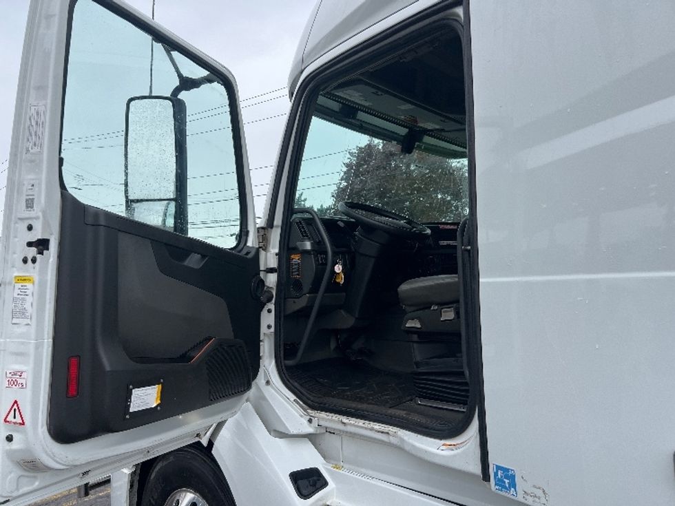 Sleeper Tractor-Heavy Duty Tractors-Volvo-2020-VNL64760-Rochester-NY-548,705\n\t\tmiles-$ 59,250 - Image 9