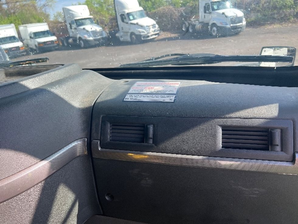 Sleeper Tractor-Heavy Duty Tractors-Volvo-2020-VNL64760-Rochester-NY-554,448\n\t\tmiles-$ 58,750 - Image 14