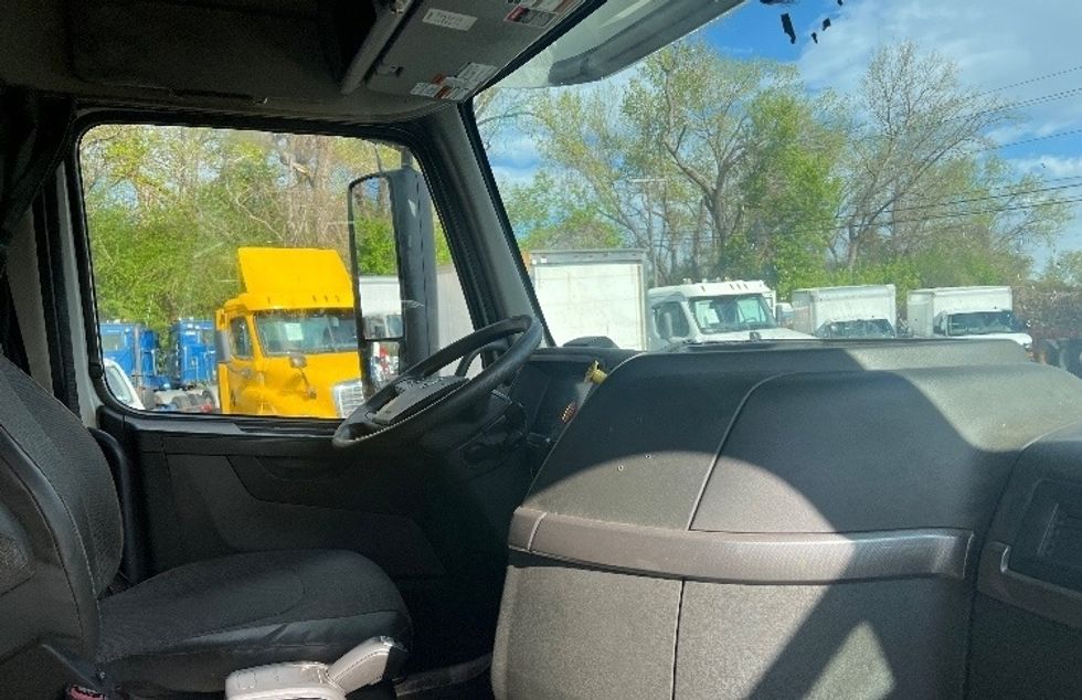 Sleeper Tractor-Heavy Duty Tractors-Volvo-2020-VNL64760-Rochester-NY-554,448\n\t\tmiles-$ 58,750 - Image 15