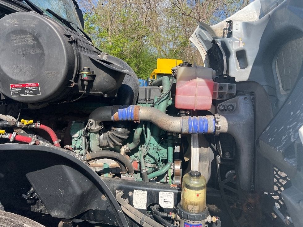 Sleeper Tractor-Heavy Duty Tractors-Volvo-2020-VNL64760-Rochester-NY-554,448\n\t\tmiles-$ 58,750 - Image 20