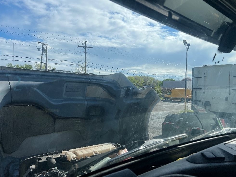 Sleeper Tractor-Heavy Duty Tractors-Volvo-2020-VNL64760-Rochester-NY-554,448\n\t\tmiles-$ 58,750 - Image 22