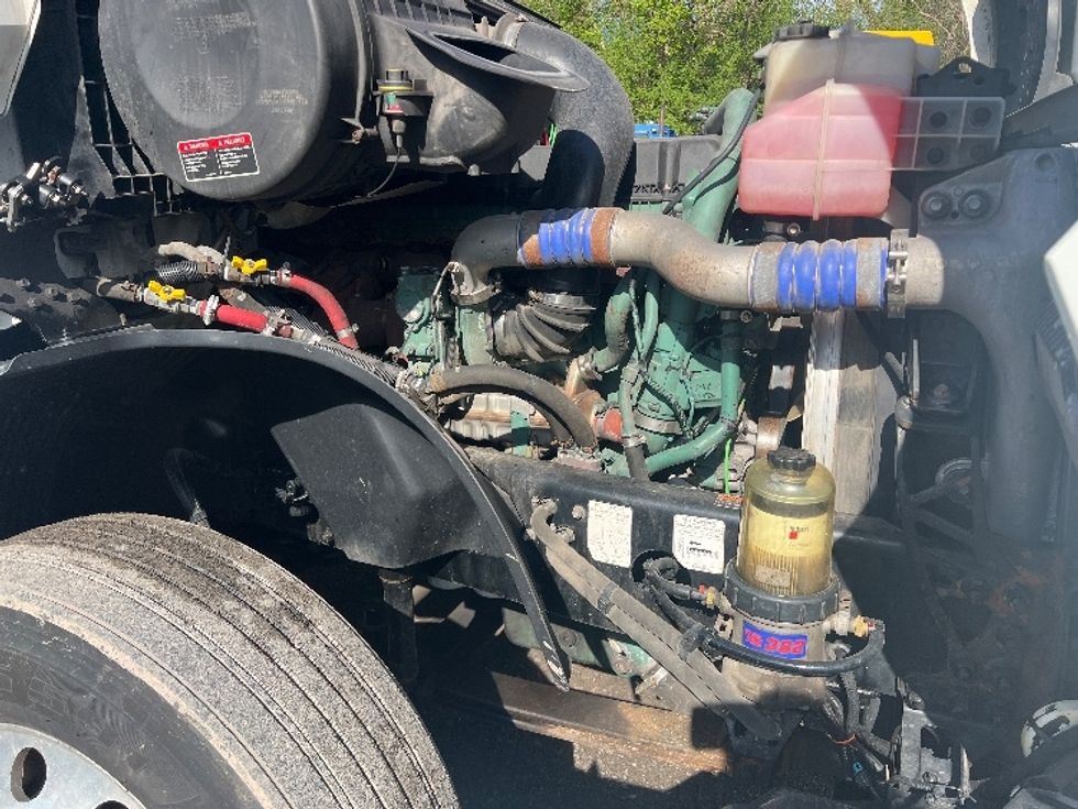 Sleeper Tractor-Heavy Duty Tractors-Volvo-2020-VNL64760-Rochester-NY-554,448\n\t\tmiles-$ 58,750 - Image 24