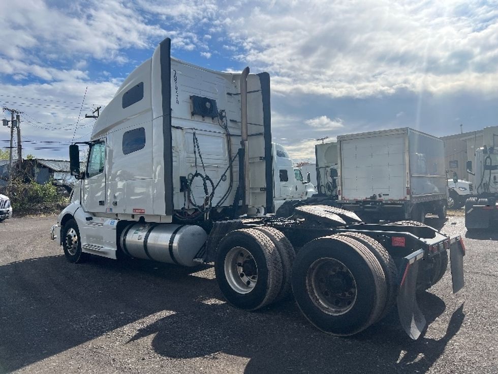 Sleeper Tractor-Heavy Duty Tractors-Volvo-2020-VNL64760-Rochester-NY-554,448\n\t\tmiles-$ 58,750 - Image 5