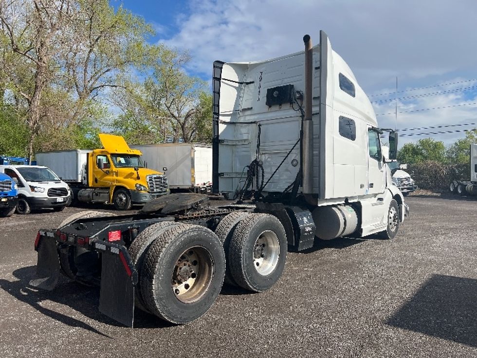 Sleeper Tractor-Heavy Duty Tractors-Volvo-2020-VNL64760-Rochester-NY-554,448\n\t\tmiles-$ 58,750 - Image 7