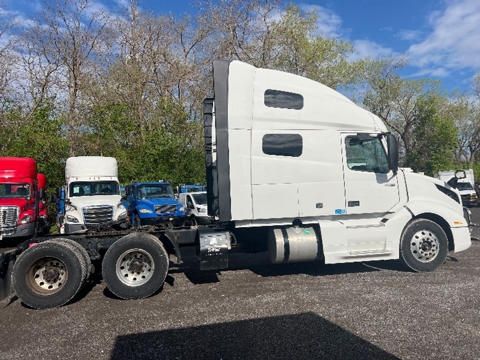 Sleeper Tractor-Heavy Duty Tractors-Volvo-2020-VNL64760-Rochester-NY-554,448\n\t\tmiles-$ 58,750 - Image 8